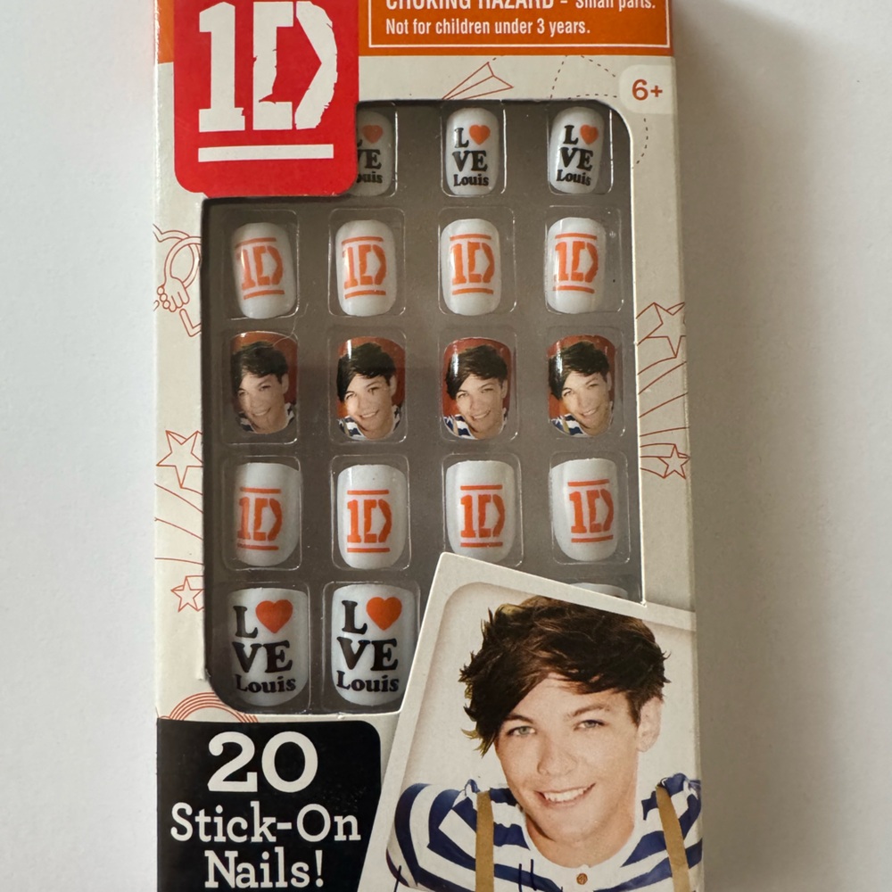 One Direction Louis Stick-On Nails
